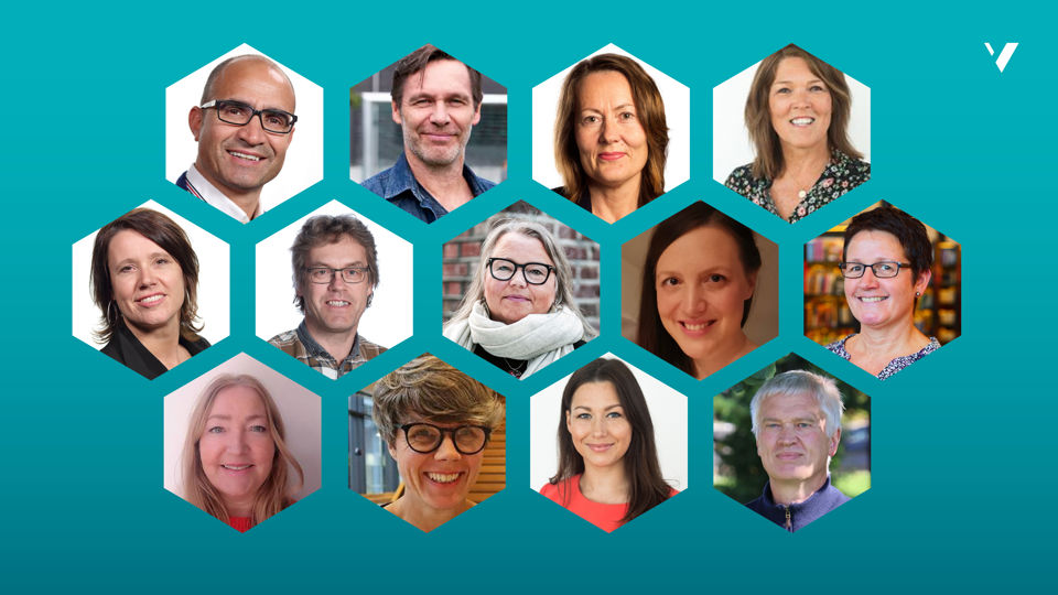 Ein collage av dei nye meritterte undervisarane ved HVL, lagd over ein turkis bakgrunn med V-en i HVL-logoen plassert oppe til høgre.