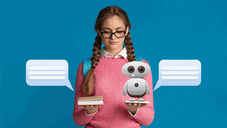 Jente som ser ned på en bok hun holder i en hånd og på en robot hun holder i den andre hånden. Vendt mot kamera.