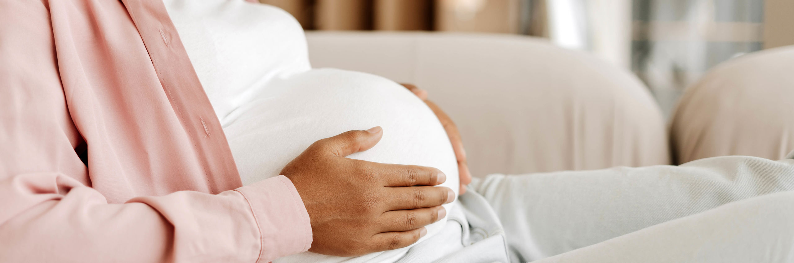 Foto av kvinne som er gravid.