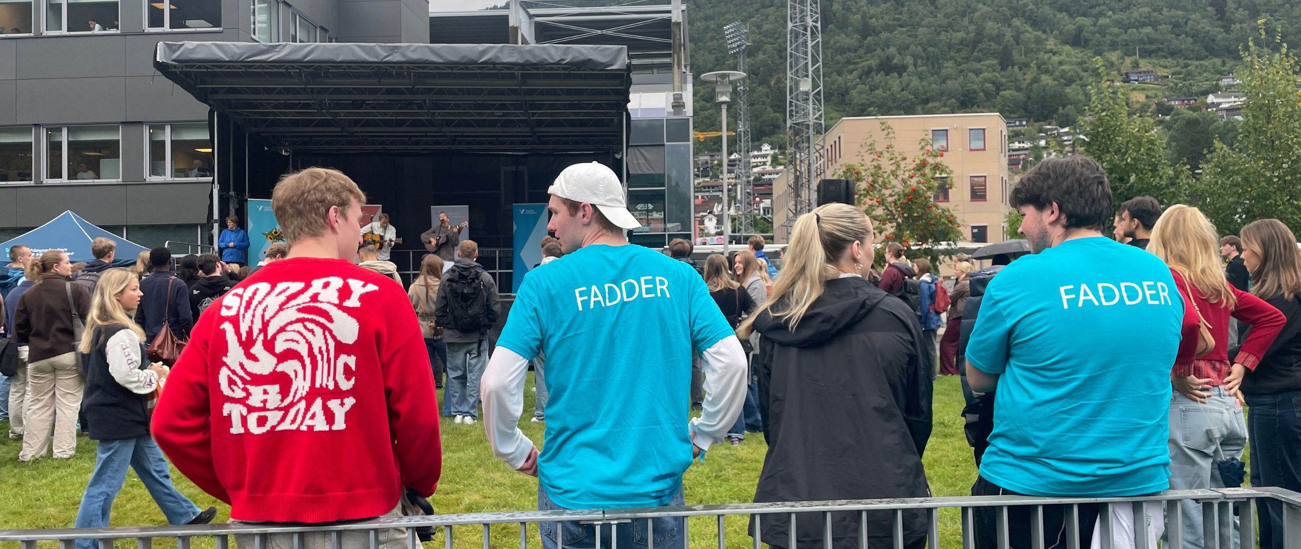 Fire fadre fra studiestart i Sogndal 2025