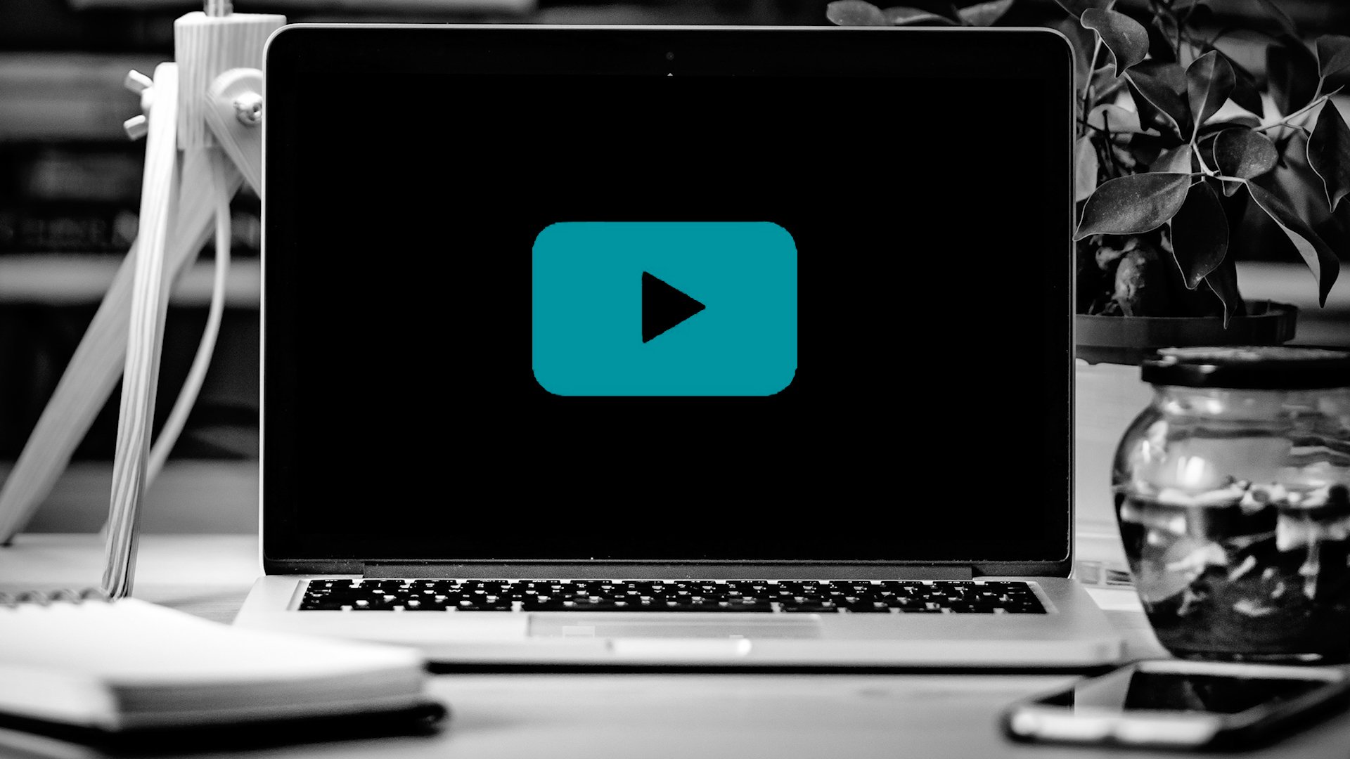 Illustrasjon av pc-skjerm med et play-ikon