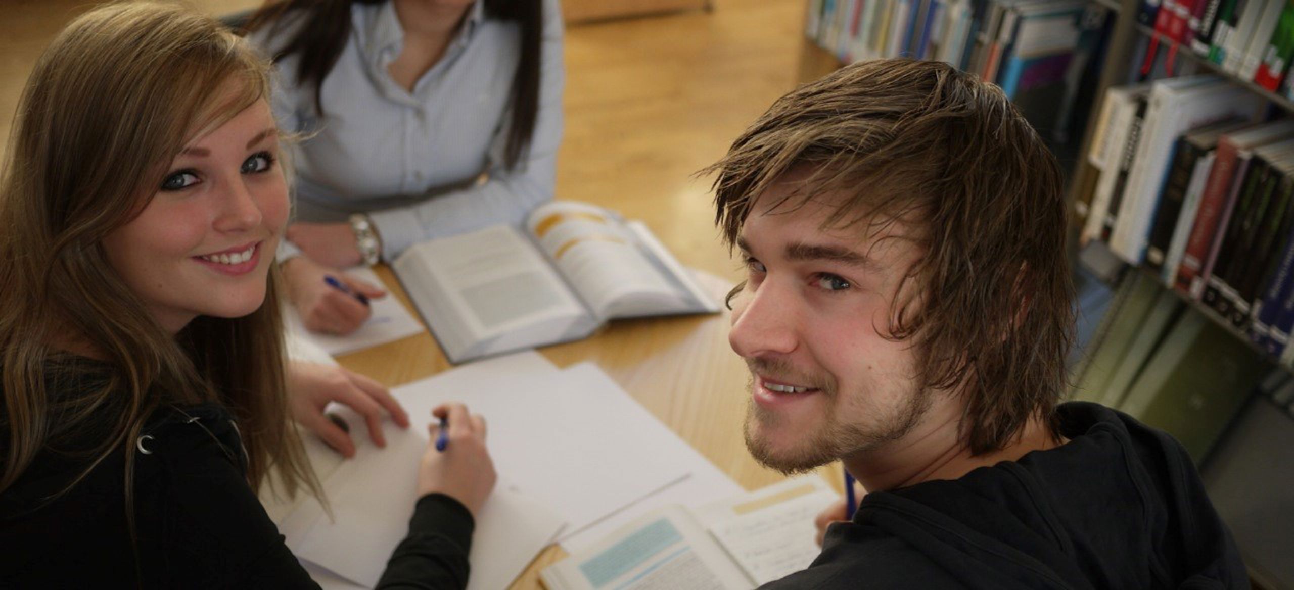 Studenter i gruppearbeid (Foto: Terje Rudi)