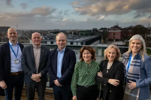 Leiinga ved Høgskulen på Vestlandet og Helse Fonna gjekk saman om å samarbeide i Helsecampus Haugesund i desember 2025.