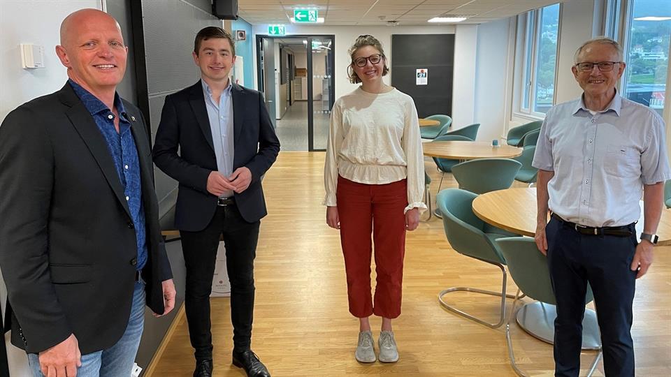 Rektor Gunnar Yttri, studentrepresentantane Bjørn Olav Østeby og Mari Ingeborg Bjor Hognestad, og styreleiar Arvid Hallén.