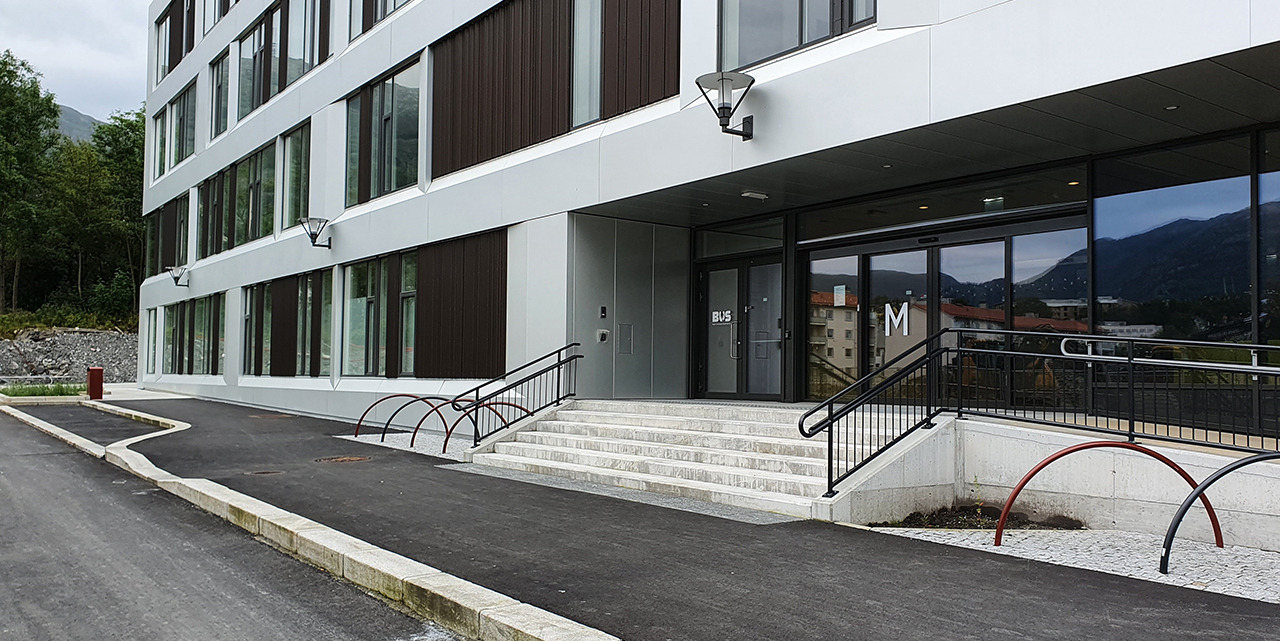 The entrance to BUS from Inndalsveien