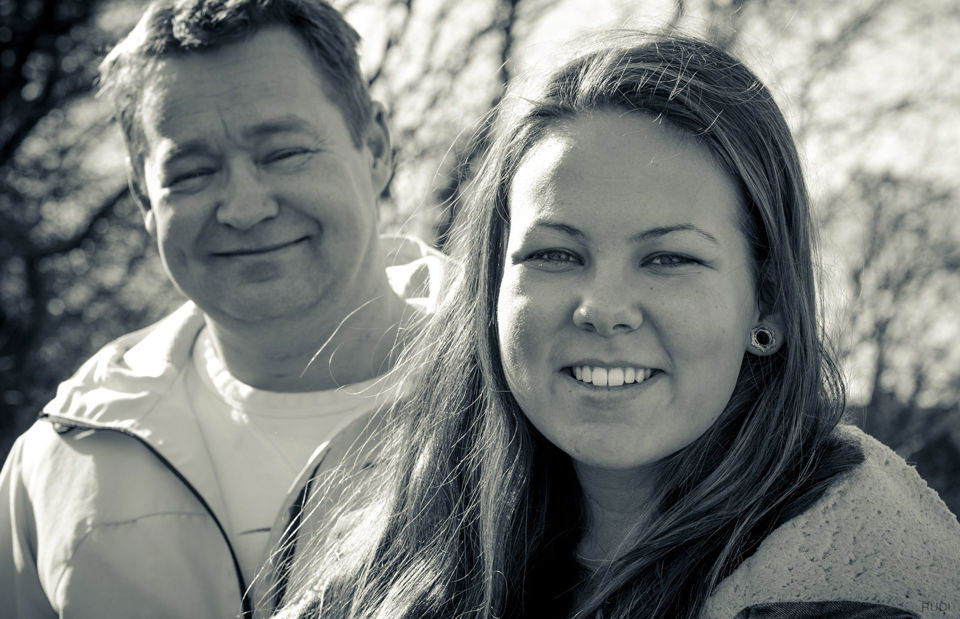 Mann og kvinne oppstilt.